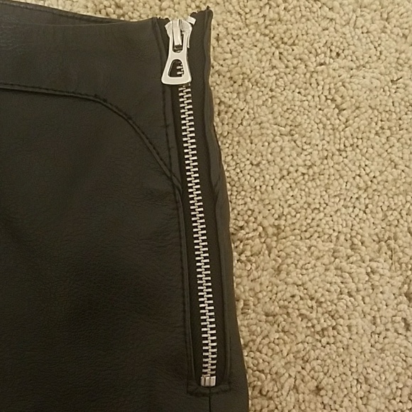 Leather skirt with patches - Picture 3 of 3